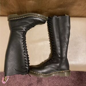 WOMANS DR MARTENS BOOTS